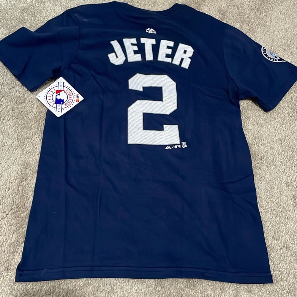 Yankees. MLB. Derek jeter t shirt. Size large. Kids or women’s. Brand new w tags